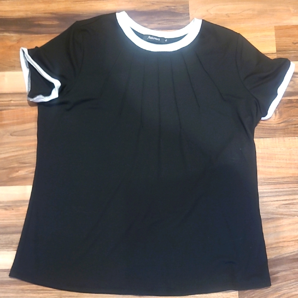 Automet Black T-Shirt with White Trim Pleated Chest